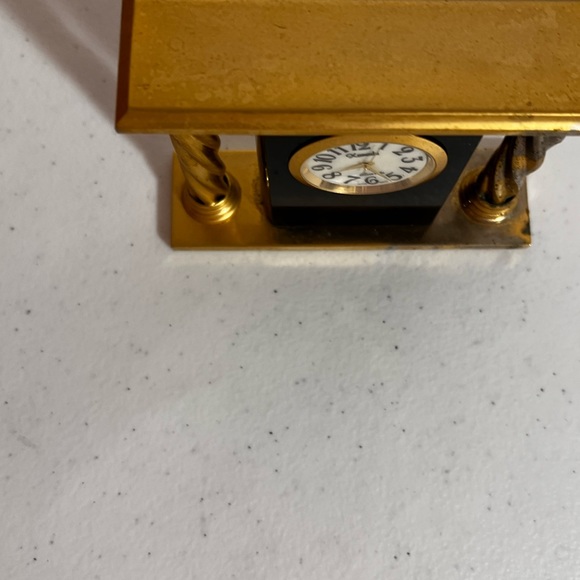 Mini mantle quartz clock.  Brass and onyx maybe marble. Just needs battery - Picture 4 of 10